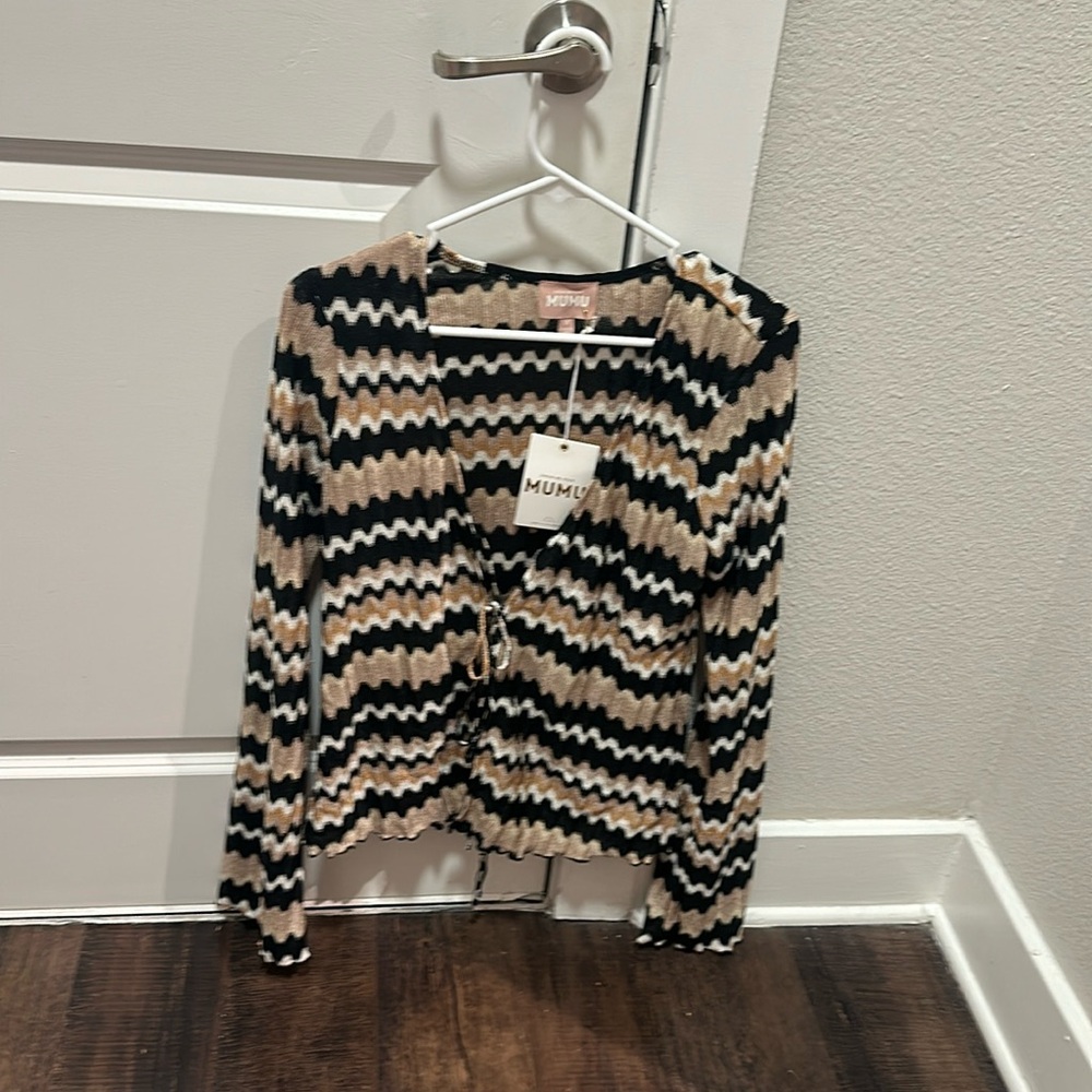 No Flaws/ Never Worn swim cover up- Size M! Perfect for travel- did not fit!